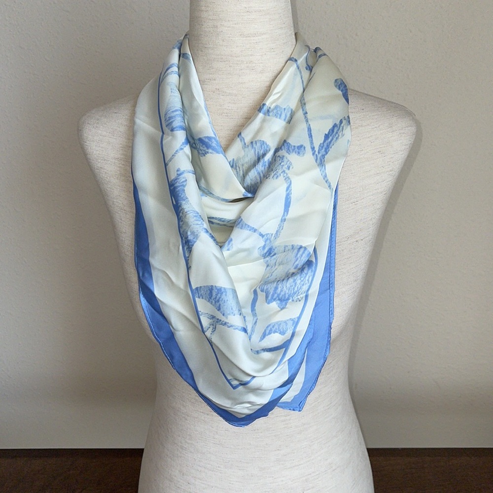 NWT A New Day Floral Printed light blue and cream scarf 29 “x 29” square - Picture 4 of 5